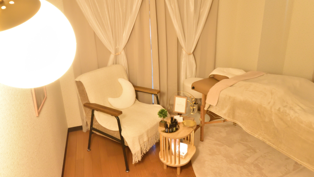 アロマドライヘッドスパサロン Romiere(ロミエル)船橋店の船橋で「脳を休める」時間を求める女性が増えている理由の店内風景